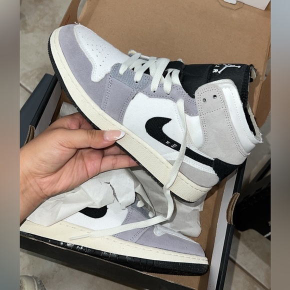 Jordan 1 Mid - Picture 1 of 1